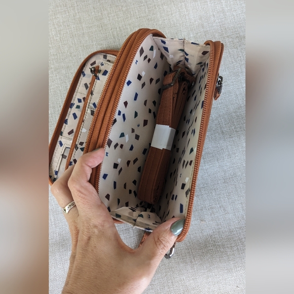 Lug Quickstep Crossbody/Wristlet Wallet in Copper - Picture 5 of 9